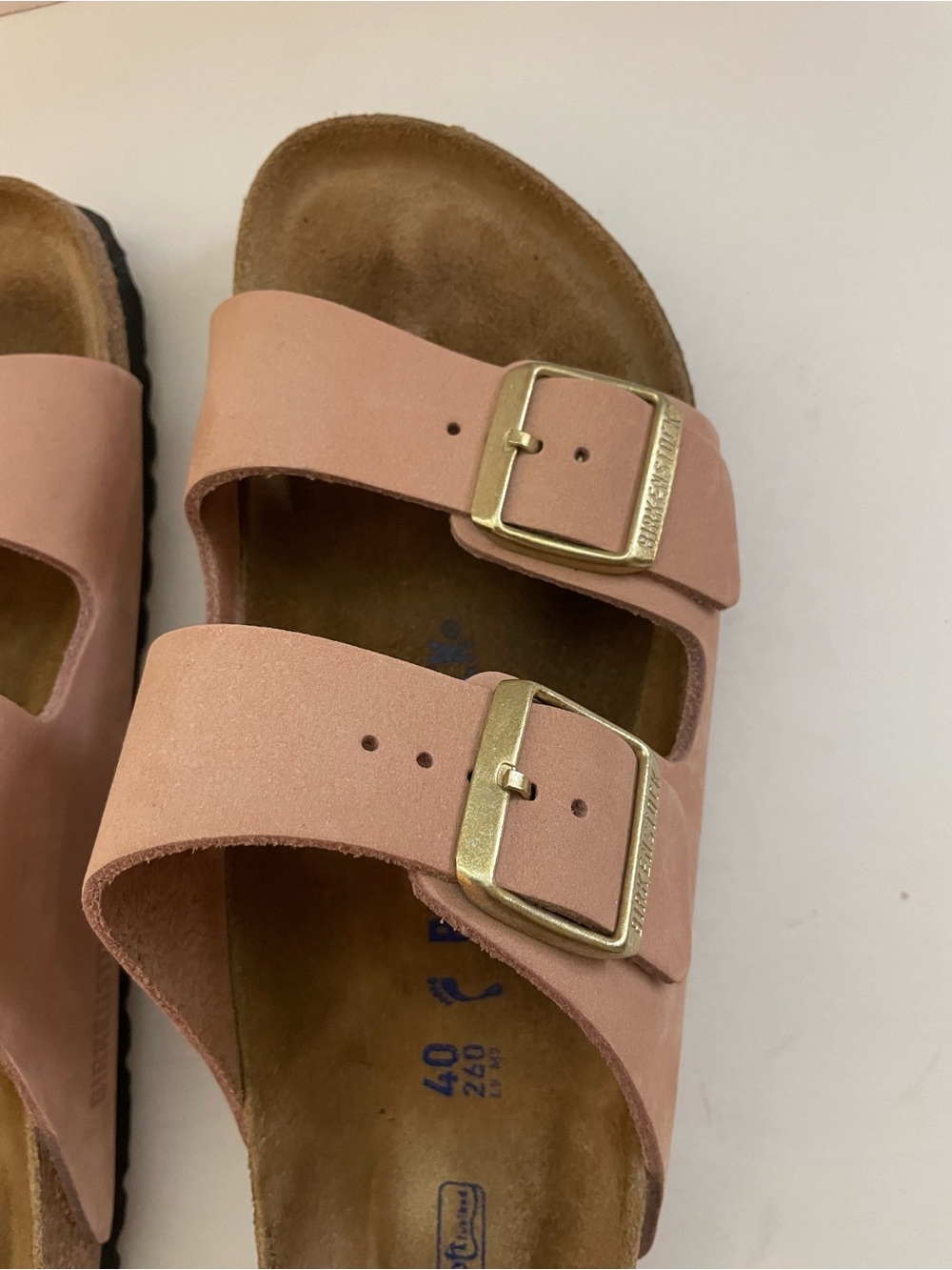 Birkenstock Arizona Sandal in Soft Pink with Gold Buckles, women’s size 40 - Picture 4 of 10